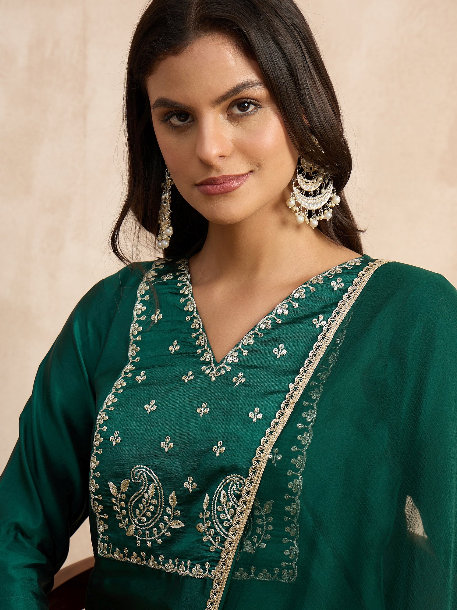 Aakar Green Women's Silk Blend Embroidery Kurta Pant Set with Dupatta