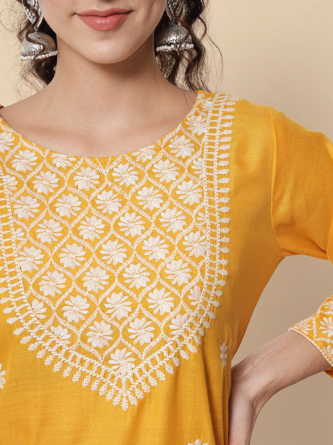 VredeVogel Women Chikan Embroidery Cotton Silk Blend Straight Kurta