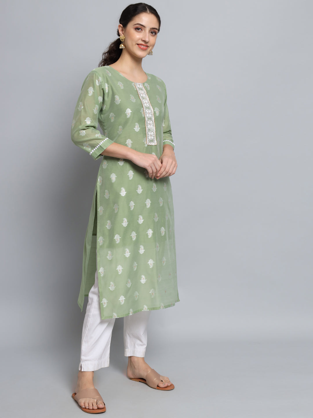VredeVogel Women Embellished Silk Blend Straight Kurta