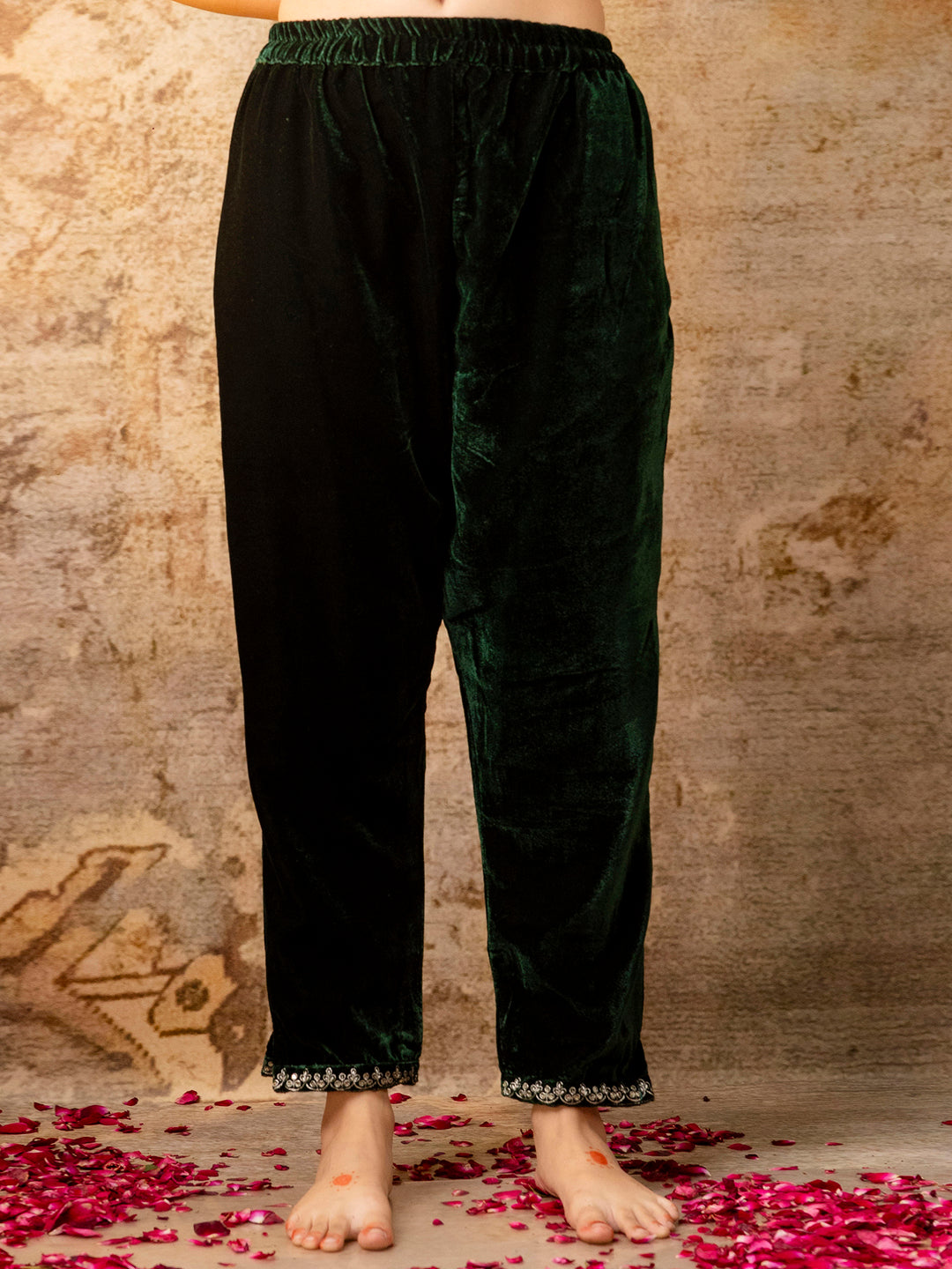 VredeVogel Women Velvet Kurta Pant Dupatta Set