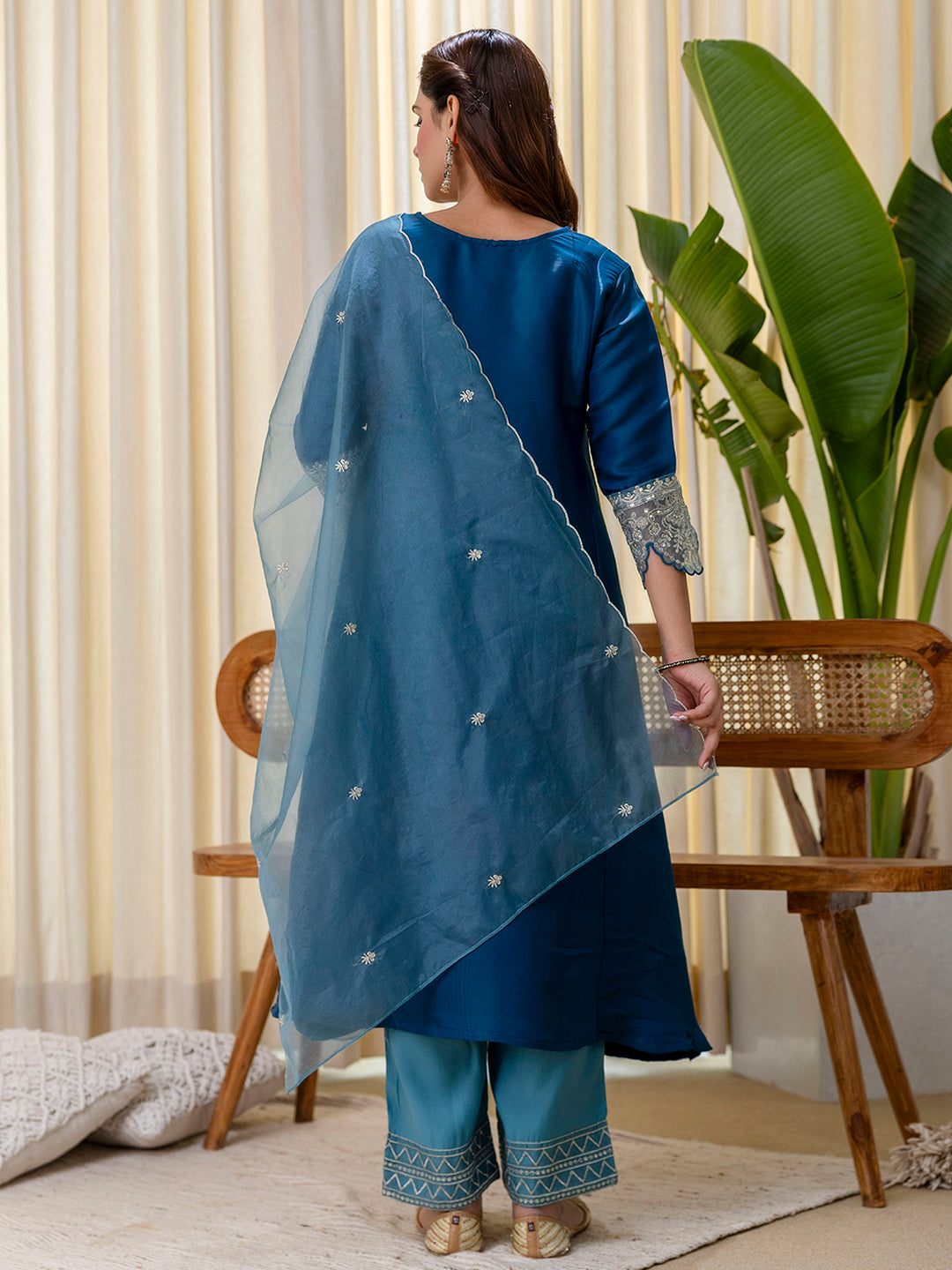 Tanvi Women's Teal Blue Straight Festive Kurta Set with Scalloped Border Dupatta