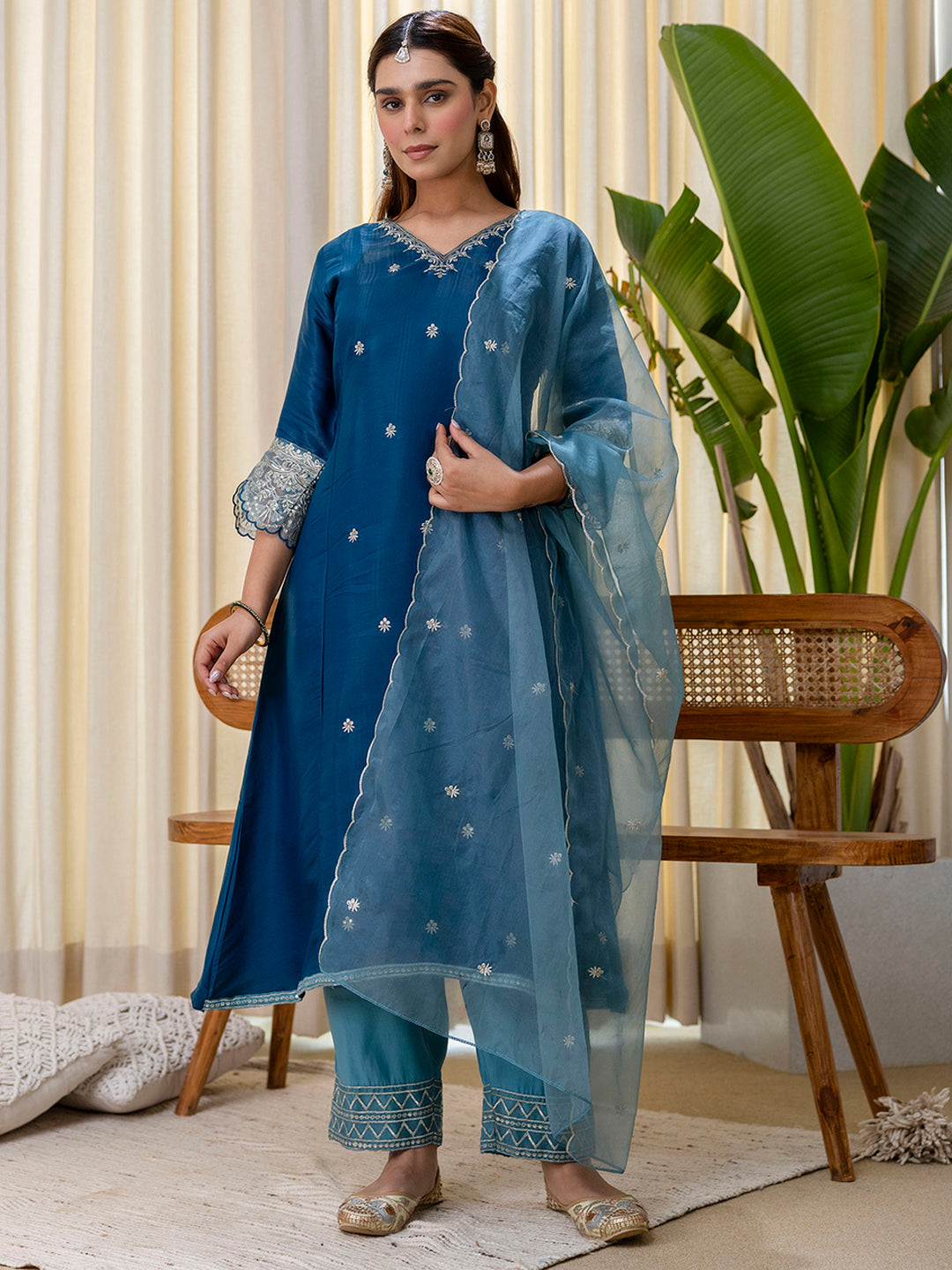 Tanvi Women's Teal Blue Straight Festive Kurta Set with Scalloped Border Dupatta