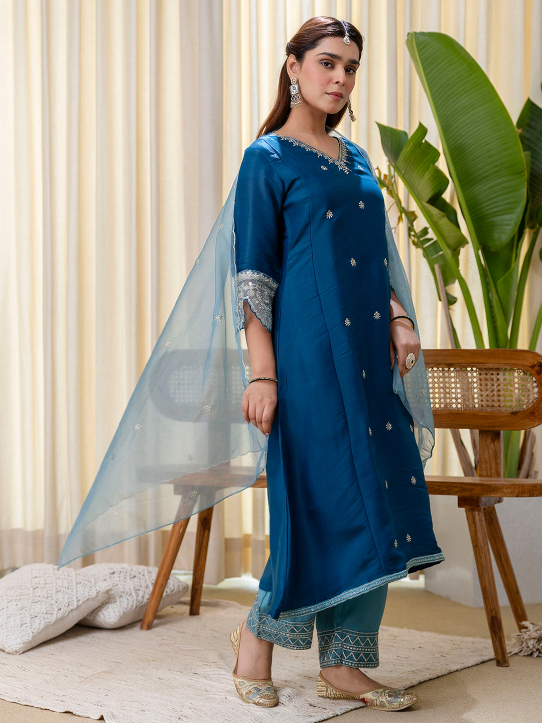 Tanvi Women's Teal Blue Straight Festive Kurta Set with Scalloped Border Dupatta