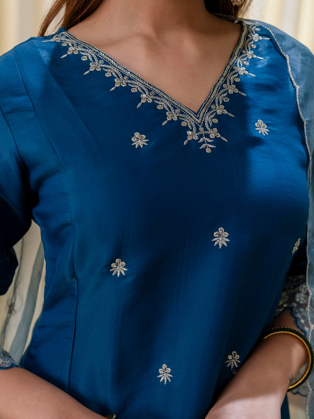 Tanvi Women's Teal Blue Straight Festive Kurta Set with Scalloped Border Dupatta