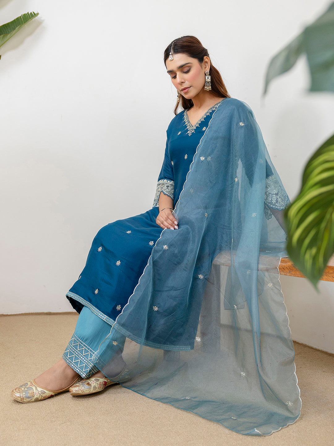 Tanvi Women's Teal Blue Straight Festive Kurta Set with Scalloped Border Dupatta