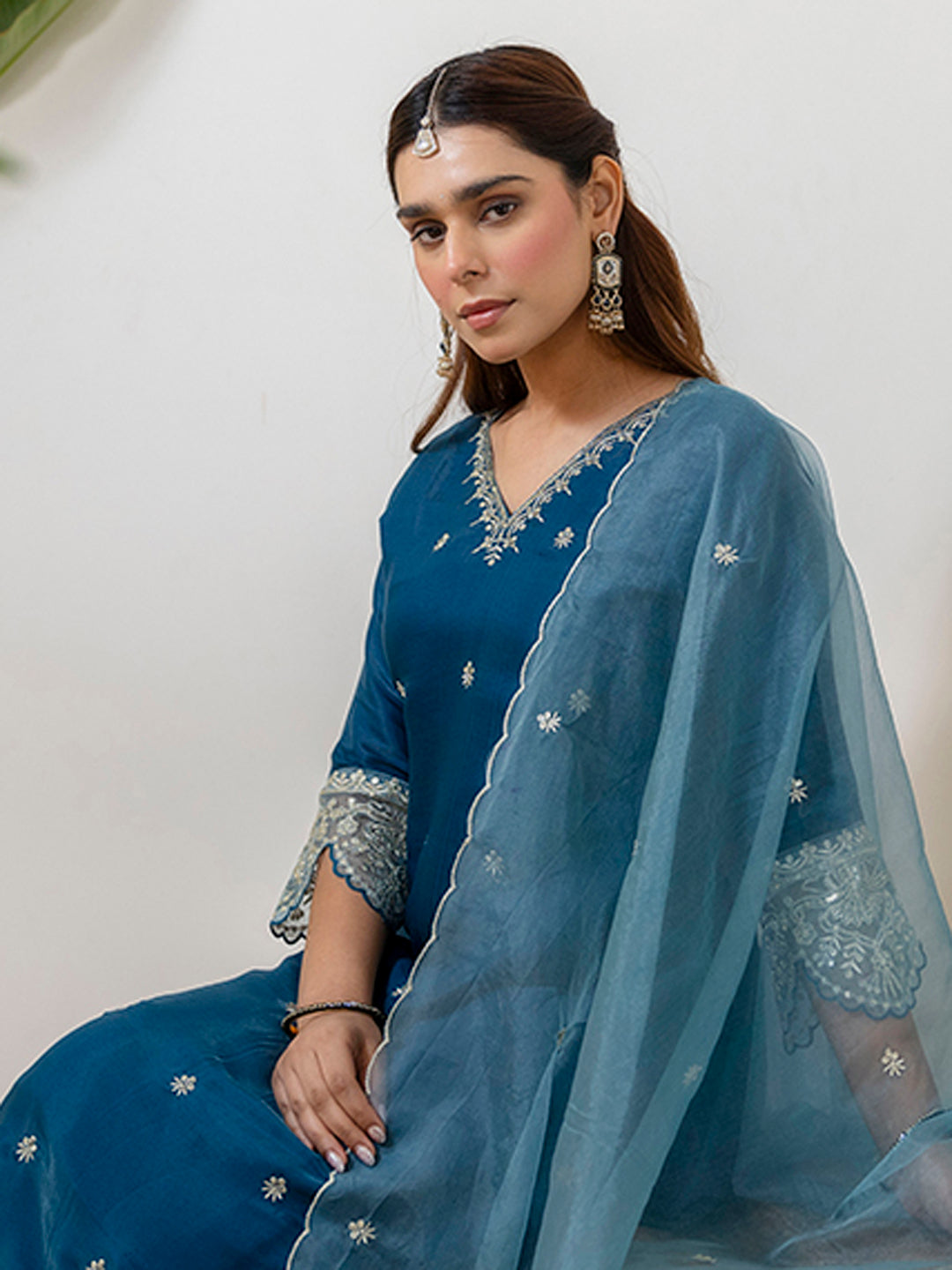 Tanvi Women's Teal Blue Straight Festive Kurta Set with Scalloped Border Dupatta