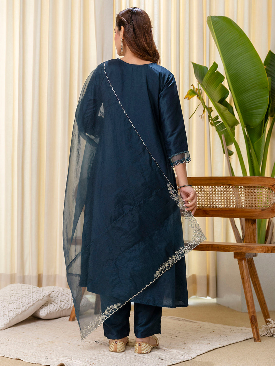 Veda Women's Teal Blue Silk Blend Kurta Set with Scalloped Organza Dupatta