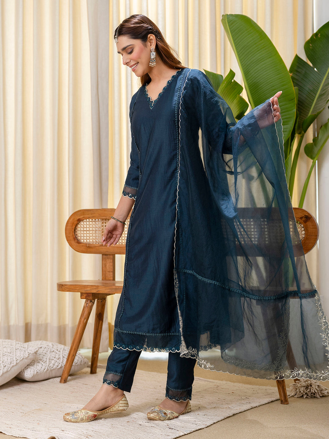 Veda Women's Teal Blue Silk Blend Kurta Set with Scalloped Organza Dupatta
