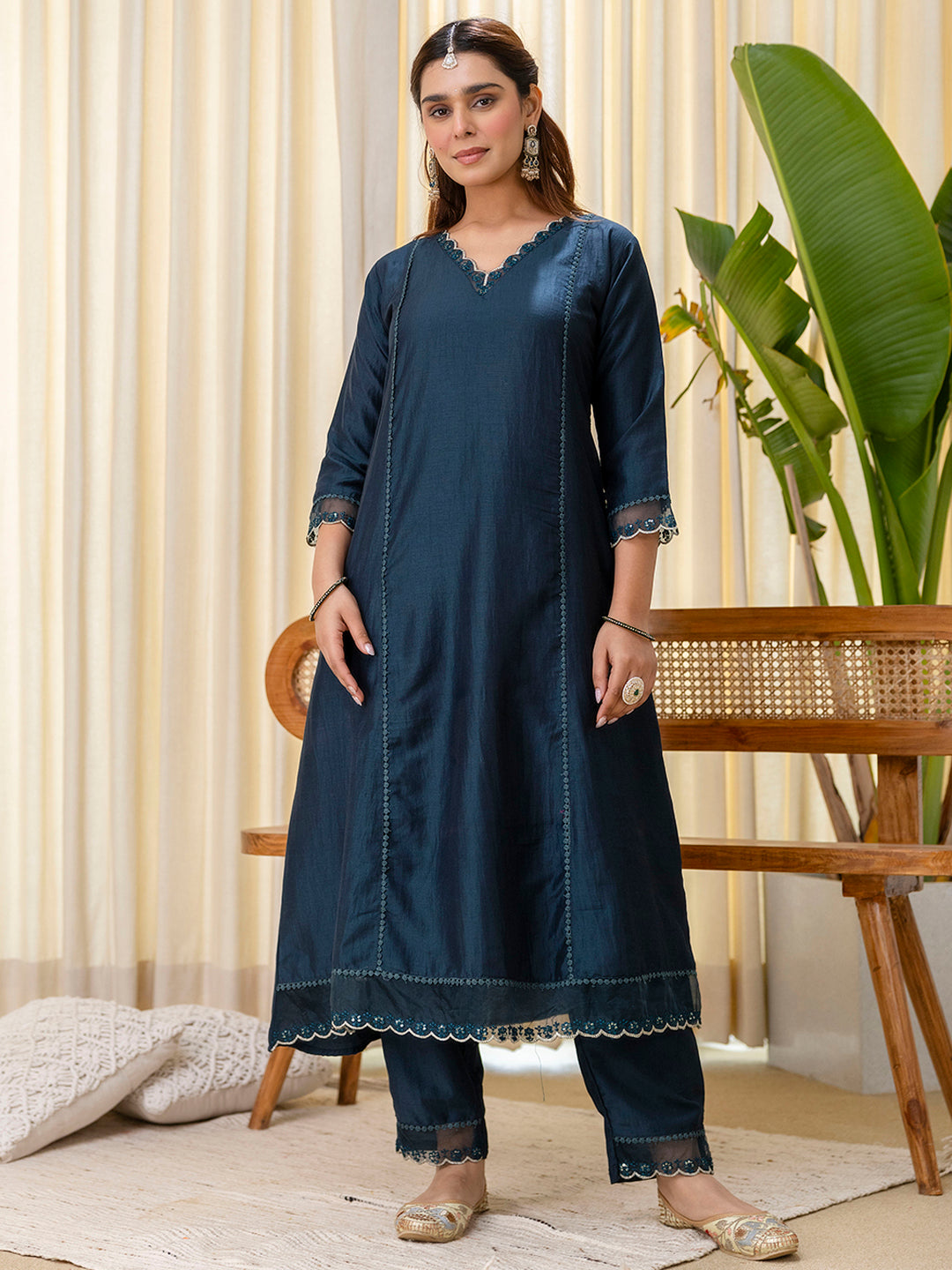 Veda Women's Teal Blue Silk Blend Kurta Set with Scalloped Organza Dupatta