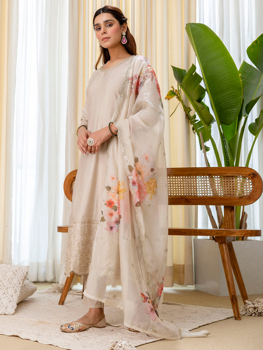 Ishita Women's Grey Kurta Pant Set with Scalloped Floral Dupatta