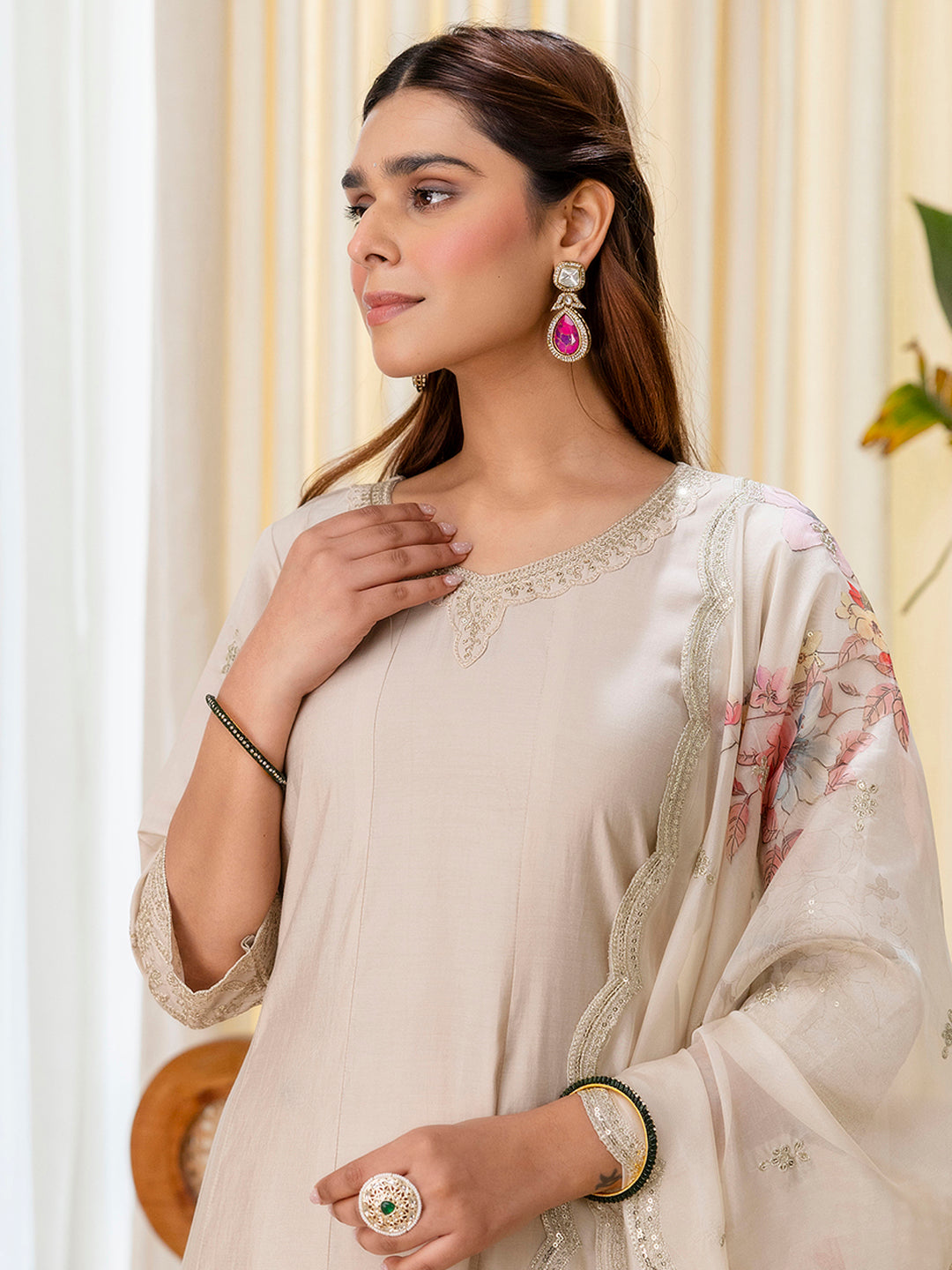 Ishita Women's Grey Kurta Pant Set with Scalloped Floral Dupatta