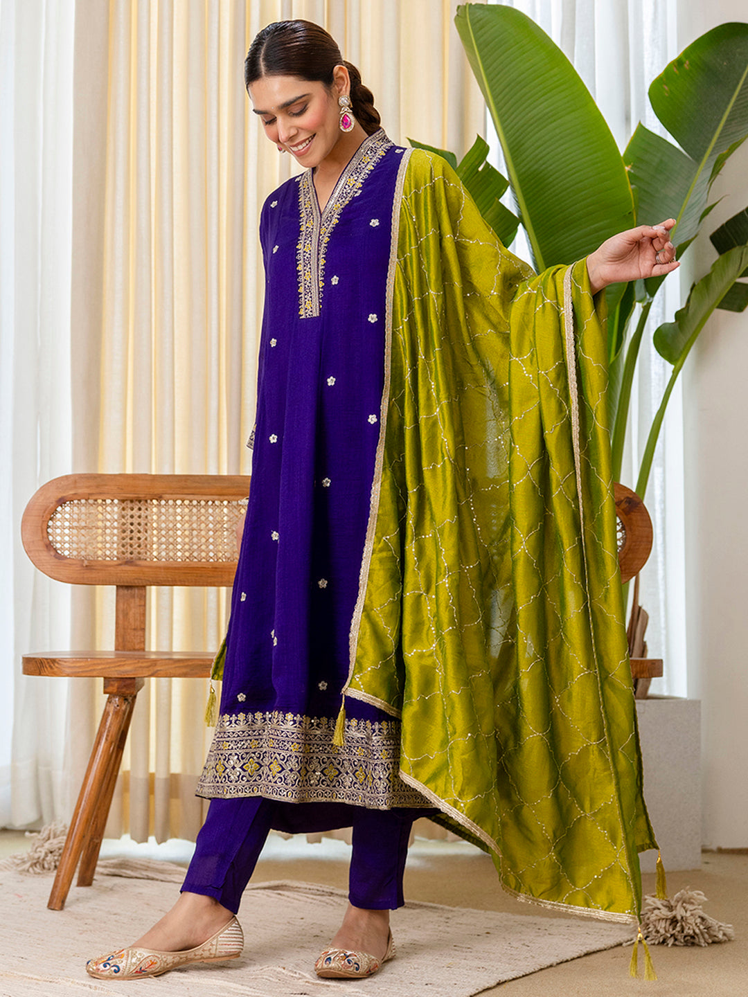 Kritika Women's Purple Festive Thread Work Straight Kurta Set