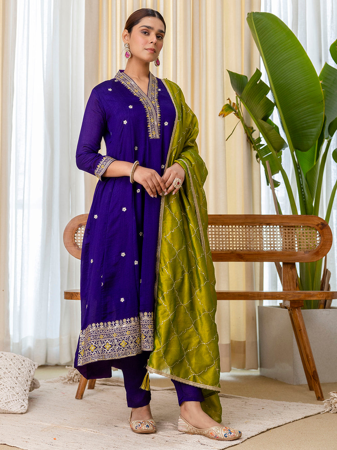 Kritika Women's Purple Festive Thread Work Straight Kurta Set