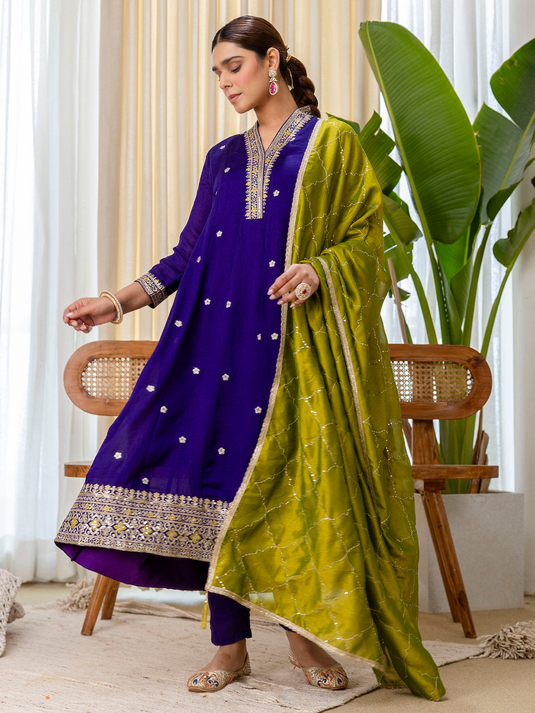 Kritika Women's Purple Festive Thread Work Straight Kurta Set