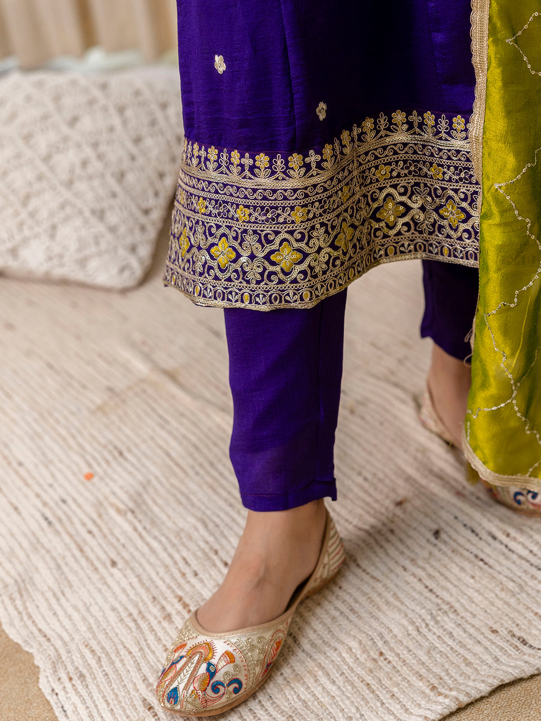 Kritika Women's Purple Festive Thread Work Straight Kurta Set