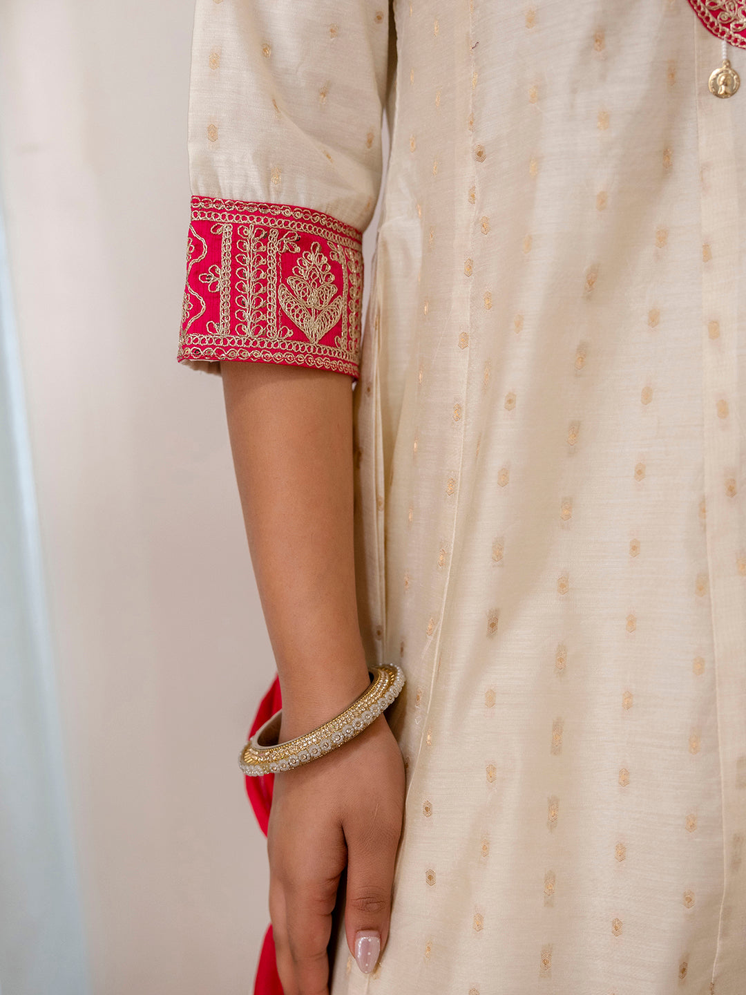 Sutra White Embroidred Kurta Sets with Heavy thread Work Women Suits