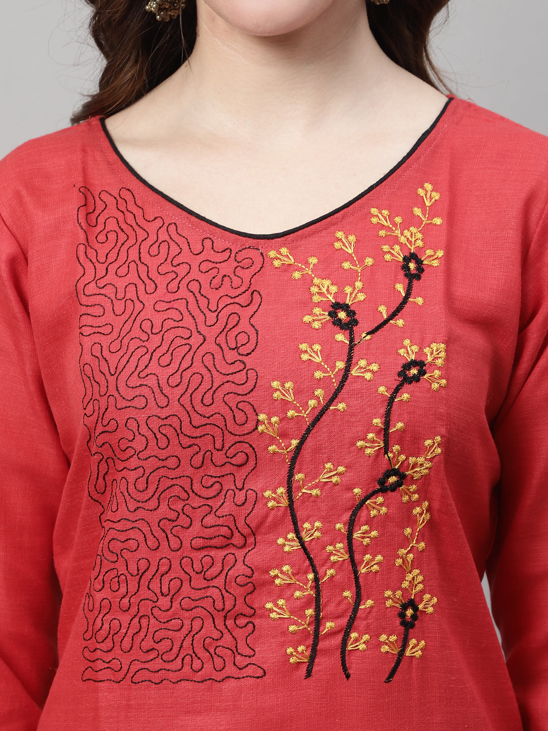 VredeVogel Women Embroidery Design Kurta With Dupatta Set
