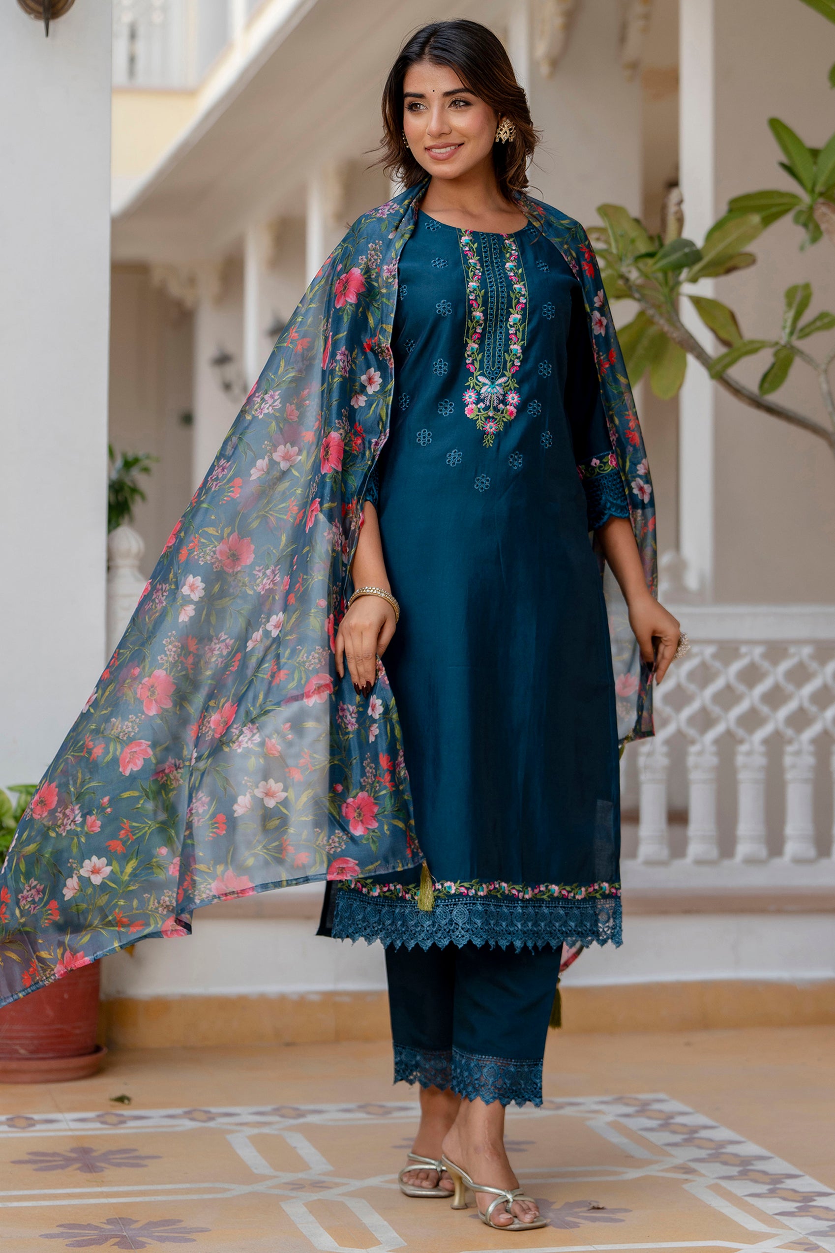 VredeVogel Women Kurta and Pant Sets Viscose Roman Silk Fabric