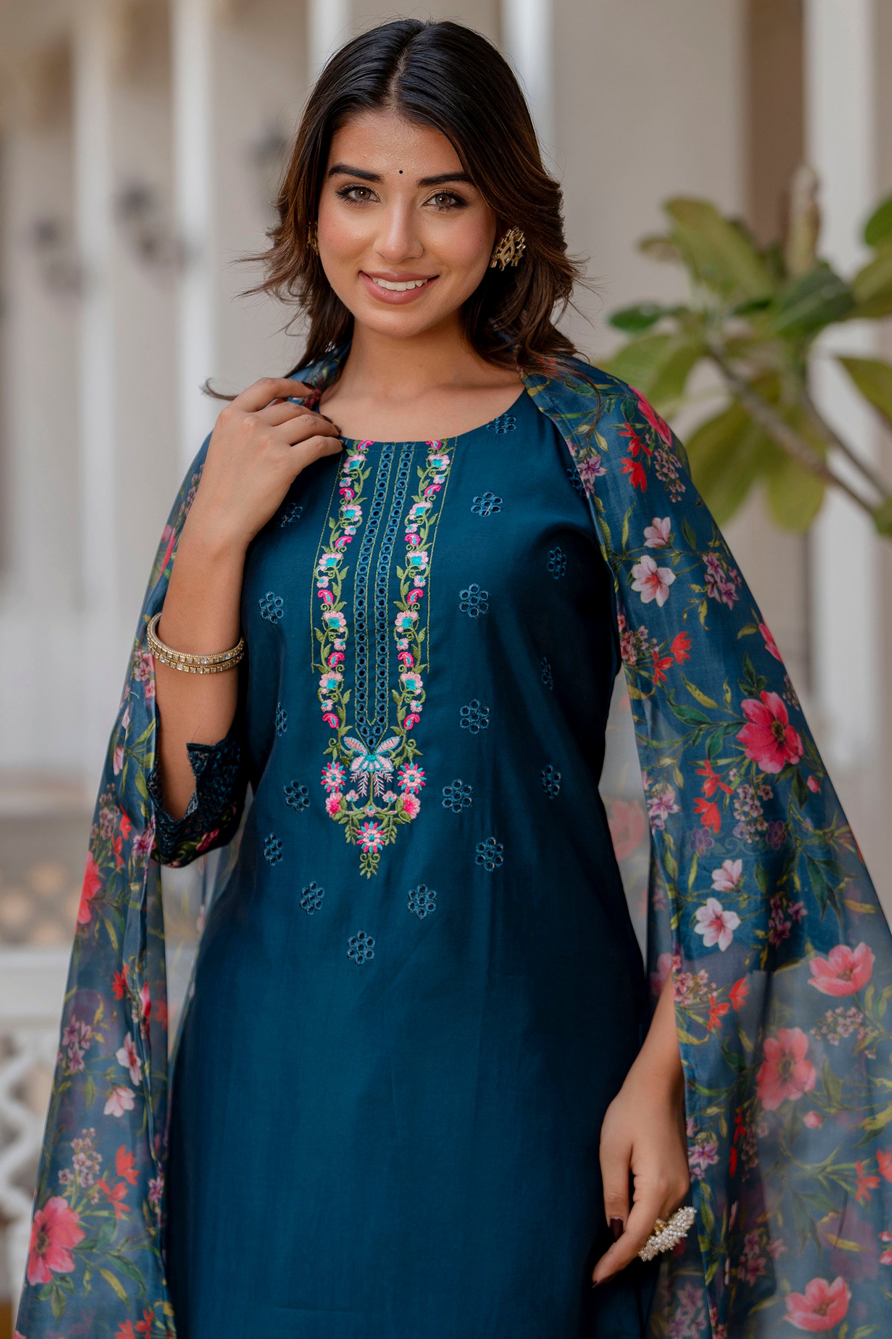 VredeVogel Women Kurta and Pant Sets Viscose Roman Silk Fabric
