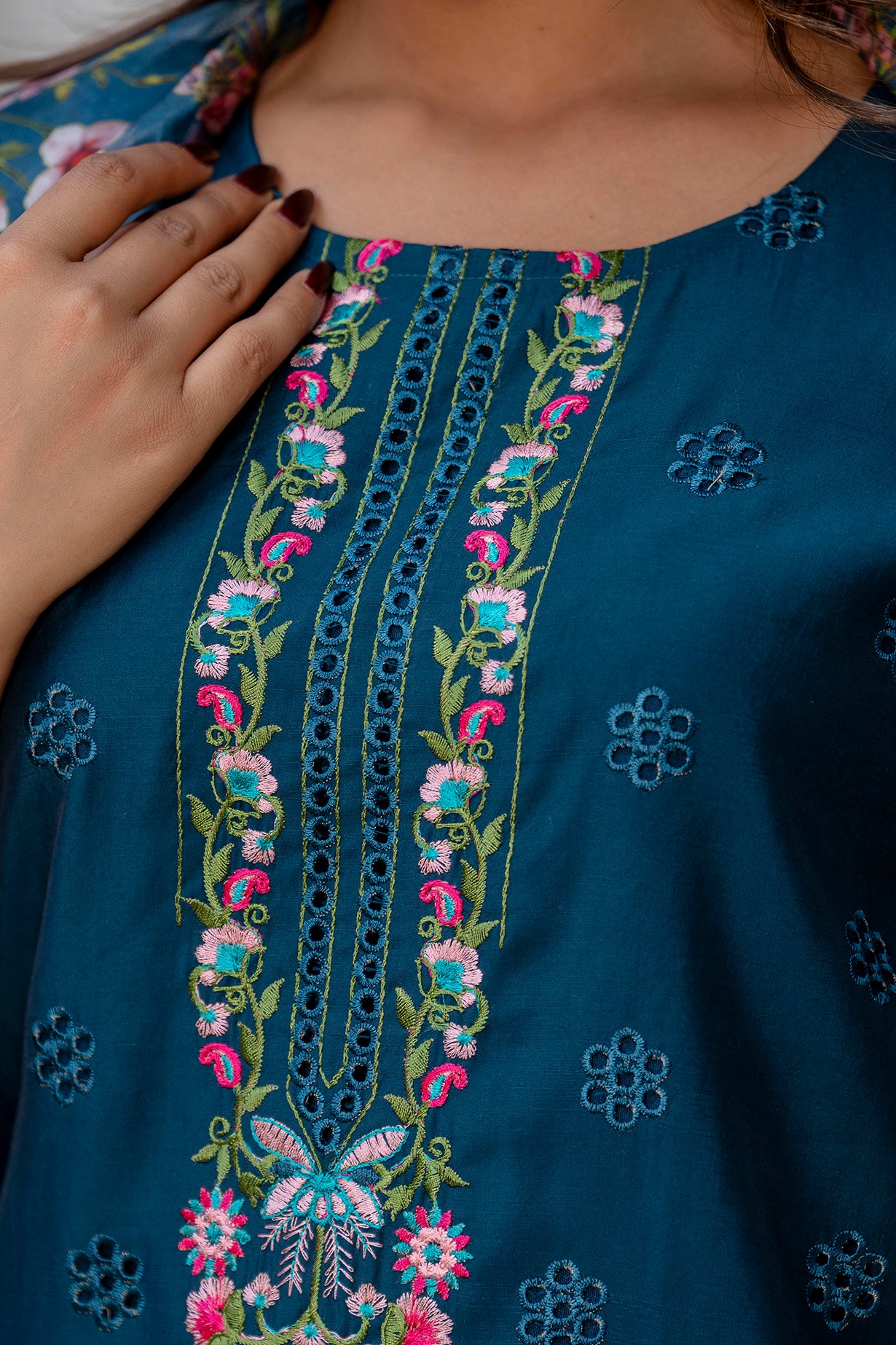 VredeVogel Women Kurta and Pant Sets Viscose Roman Silk Fabric