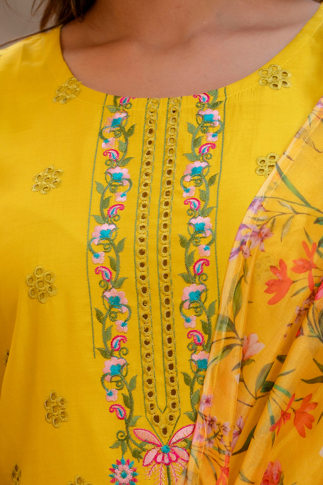 VredeVogel Women Kurta and Pant Sets Viscose Roman Silk Fabric