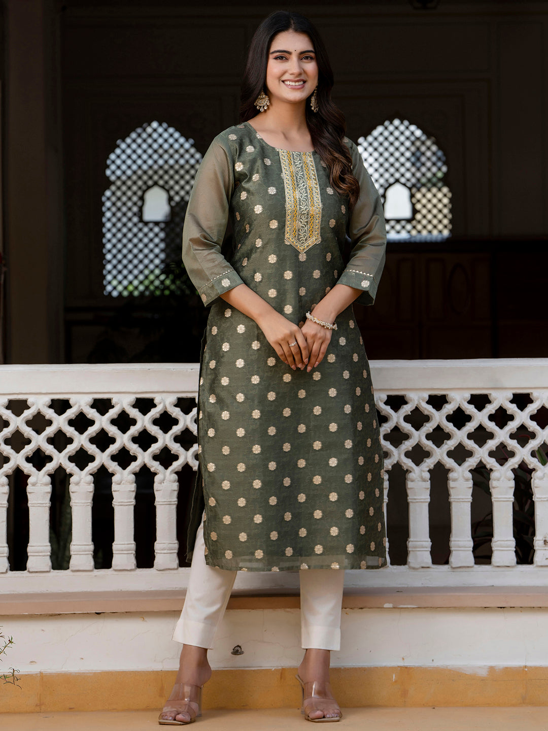 VredeVogel Women Embroidered Silk Blend Straight Kurta