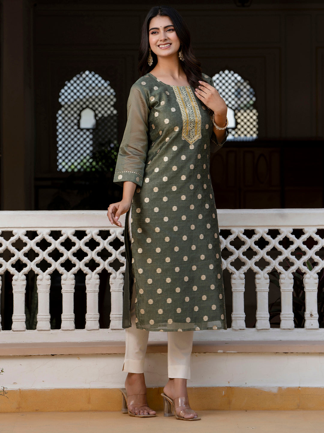 VredeVogel Women Embroidered Silk Blend Straight Kurta