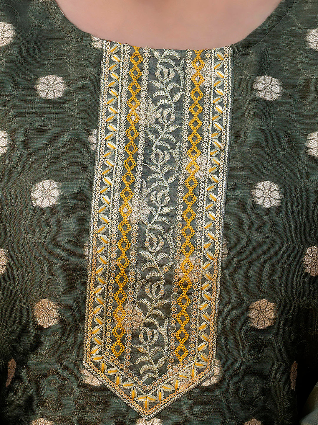 VredeVogel Women Embroidered Silk Blend Straight Kurta