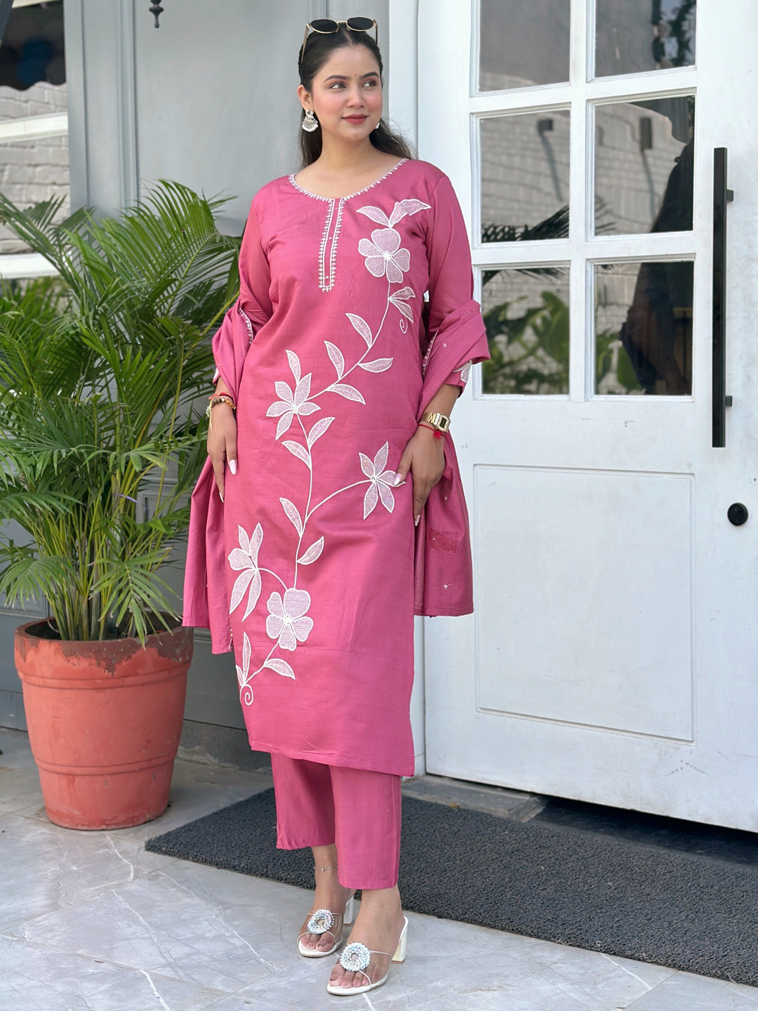 Samyuktha Pink Embroidery Silk Straight Kurta With Trousers & Dupatta Sets