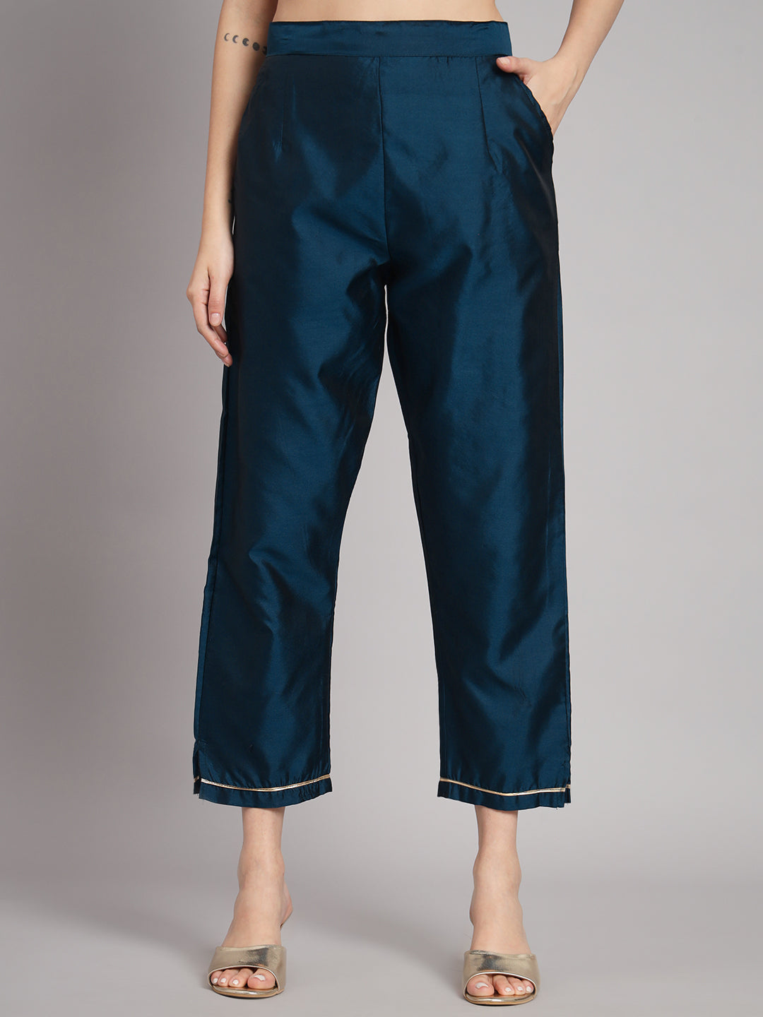 Vishwa Blue Silk Round-Neck Blossom Woven Kurta With Pant Sets