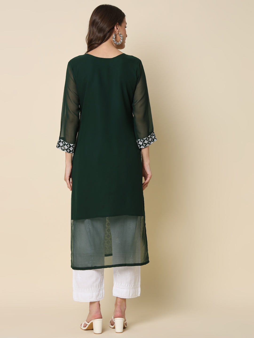 VredeVogel Women Chikan/ Chikankari Embroidery Georgette Straight Kurta