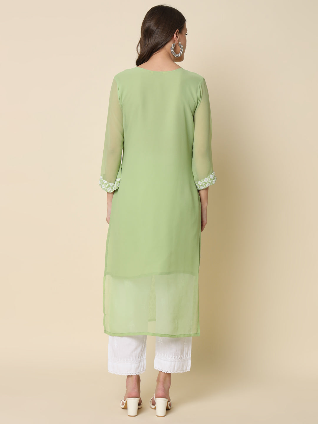VredeVogel Women Chikan/ Chikankari Embroidery Georgette Straight Kurta