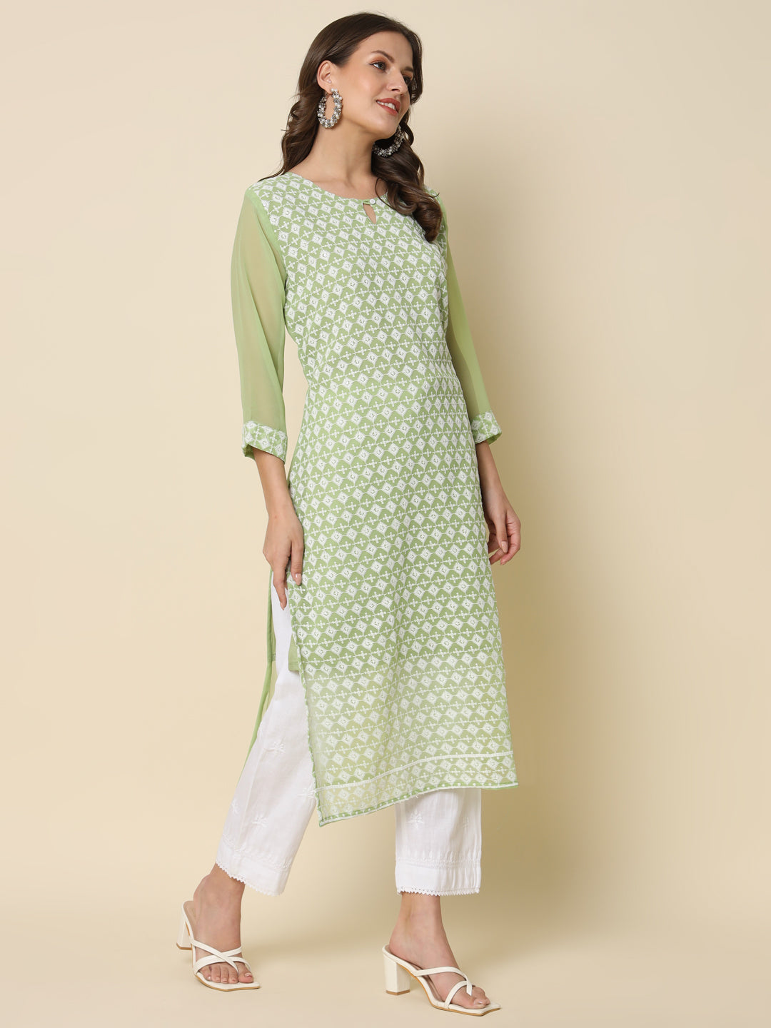 VredeVogel Women Chikan/ Chikankari Embroidery Georgette Straight Kurta