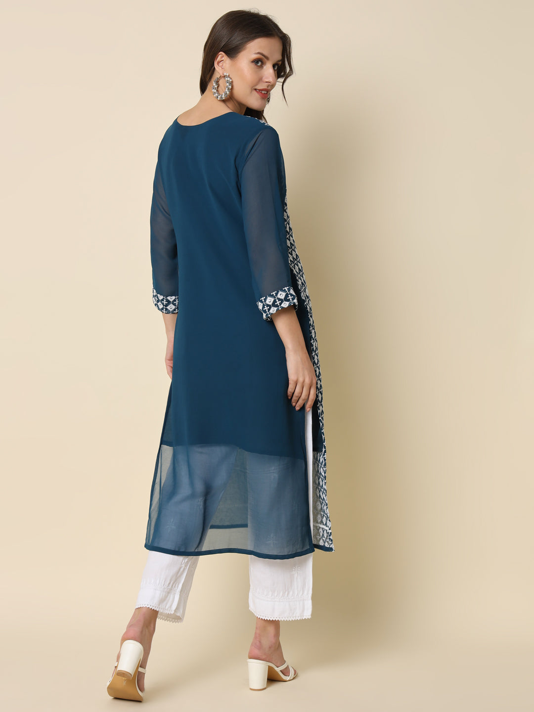 VredeVogel Women Chikan/ Chikankari Embroidery Georgette Straight Kurta
