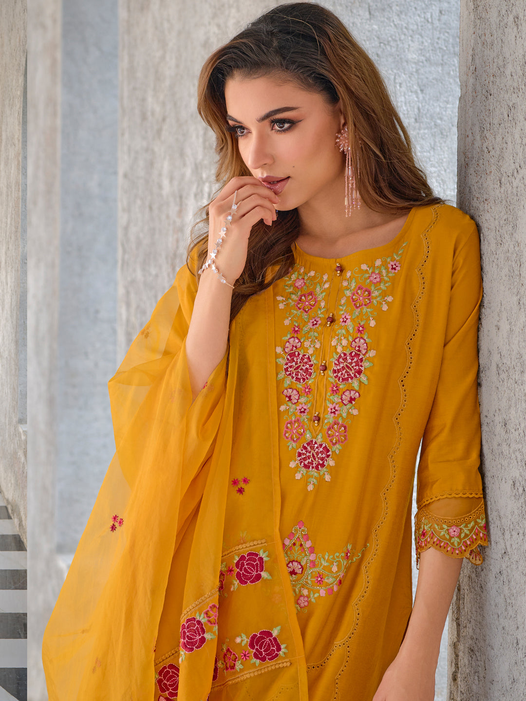 VredeVogel  Women Silk Blend Kurta Pant Dupatta Set