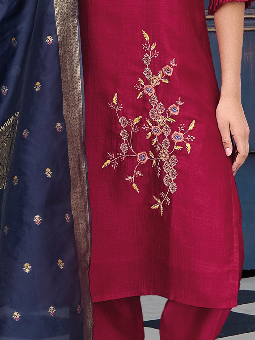 VredeVogel Women Kurta and Trouser Duppata Set Silk Blend