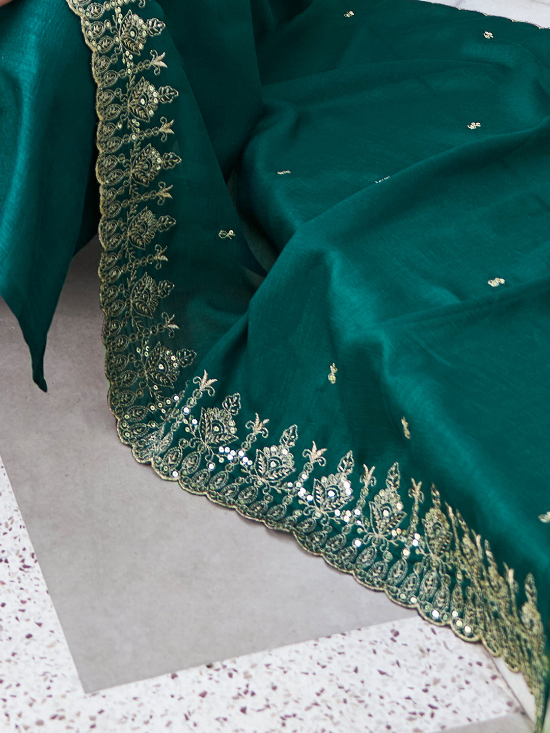 VredeVogel Women Kurta and Trouser Duppata Set Silk Blend