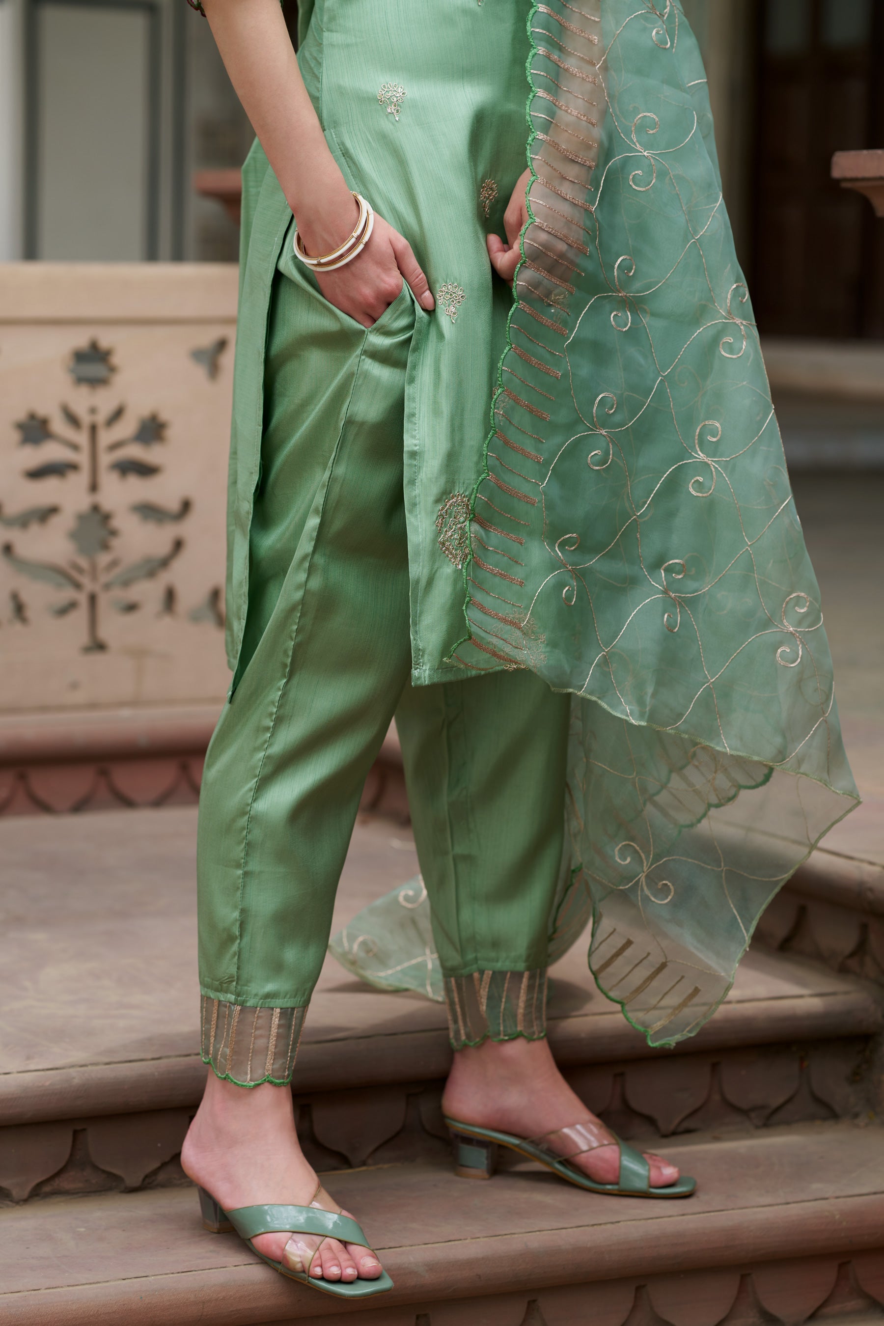 VredeVogel  Women Kurta and Trousers Pant Set Silk Blend