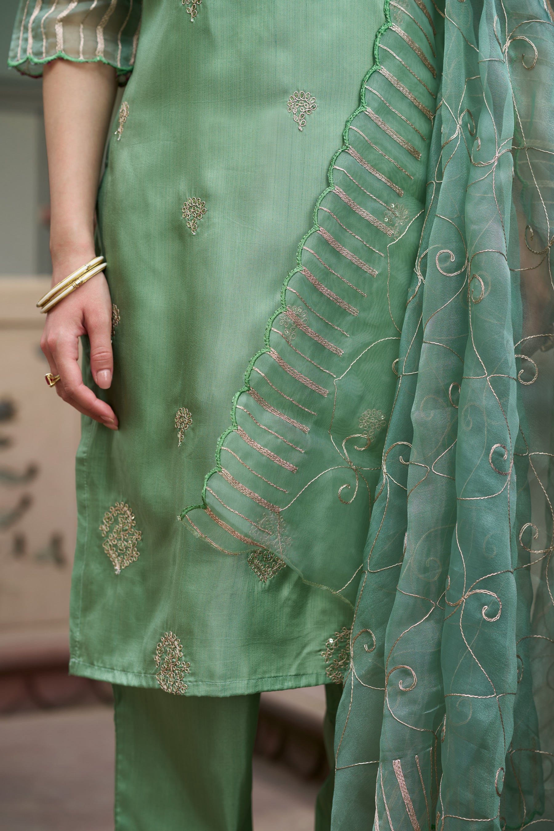 VredeVogel  Women Kurta and Trousers Pant Set Silk Blend