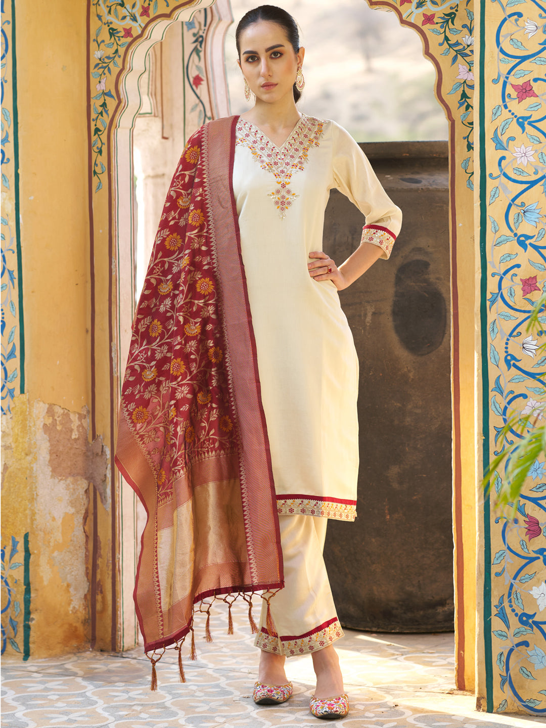 VredeVogel Women Kurta and Pant Sets Silk Blend Fabric