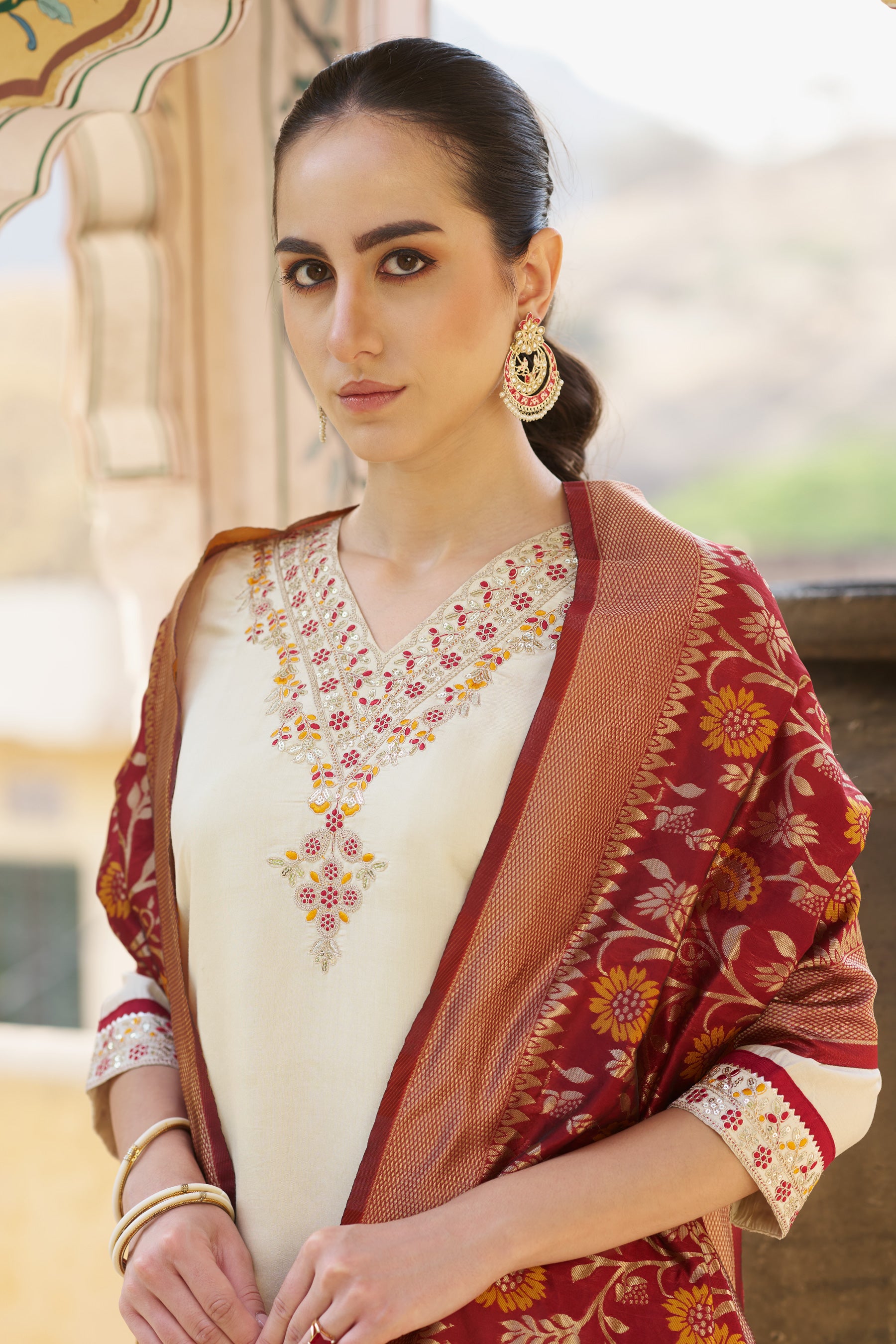 VredeVogel Women Kurta and Pant Sets Silk Blend Fabric