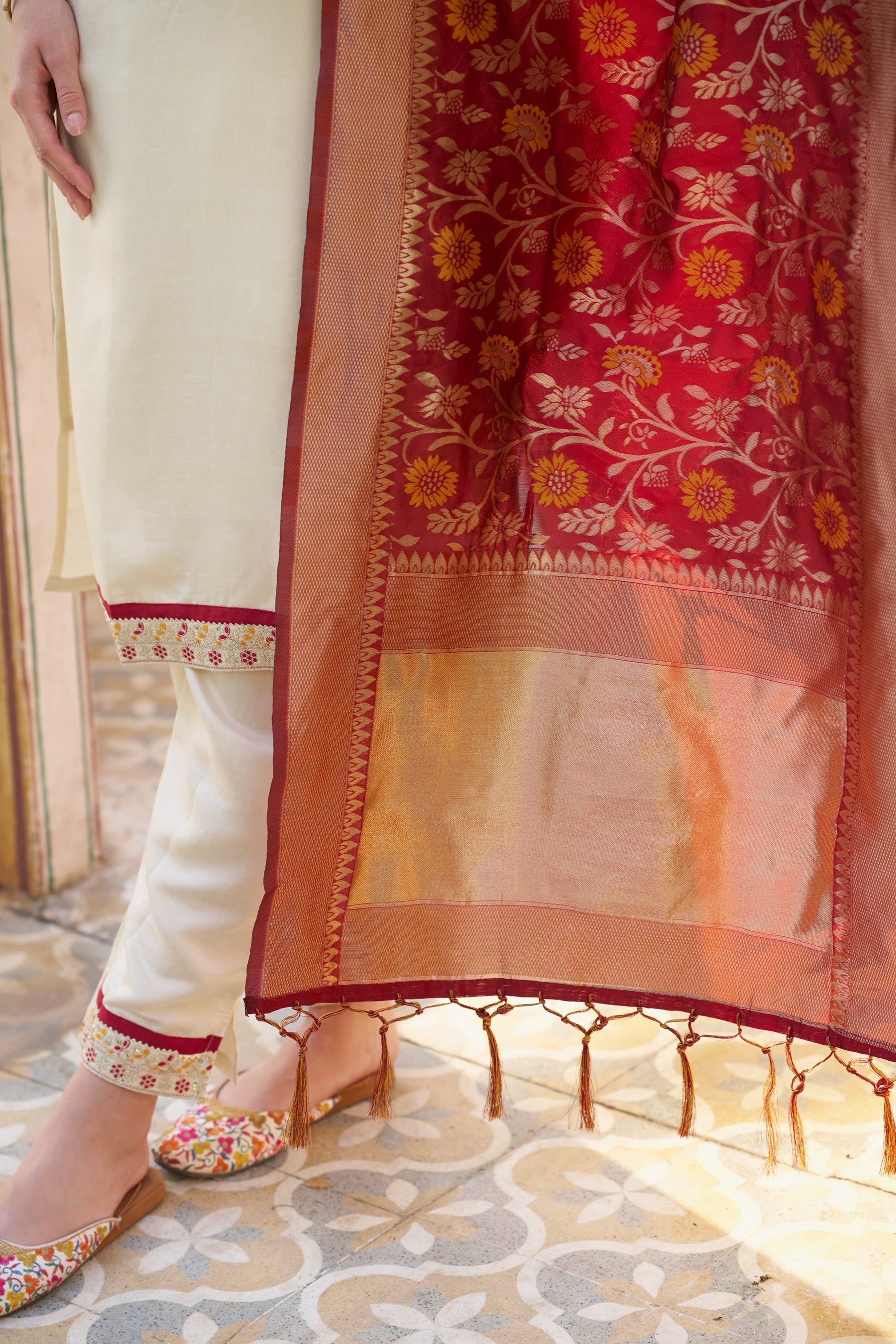 VredeVogel Women Kurta and Pant Sets Silk Blend Fabric