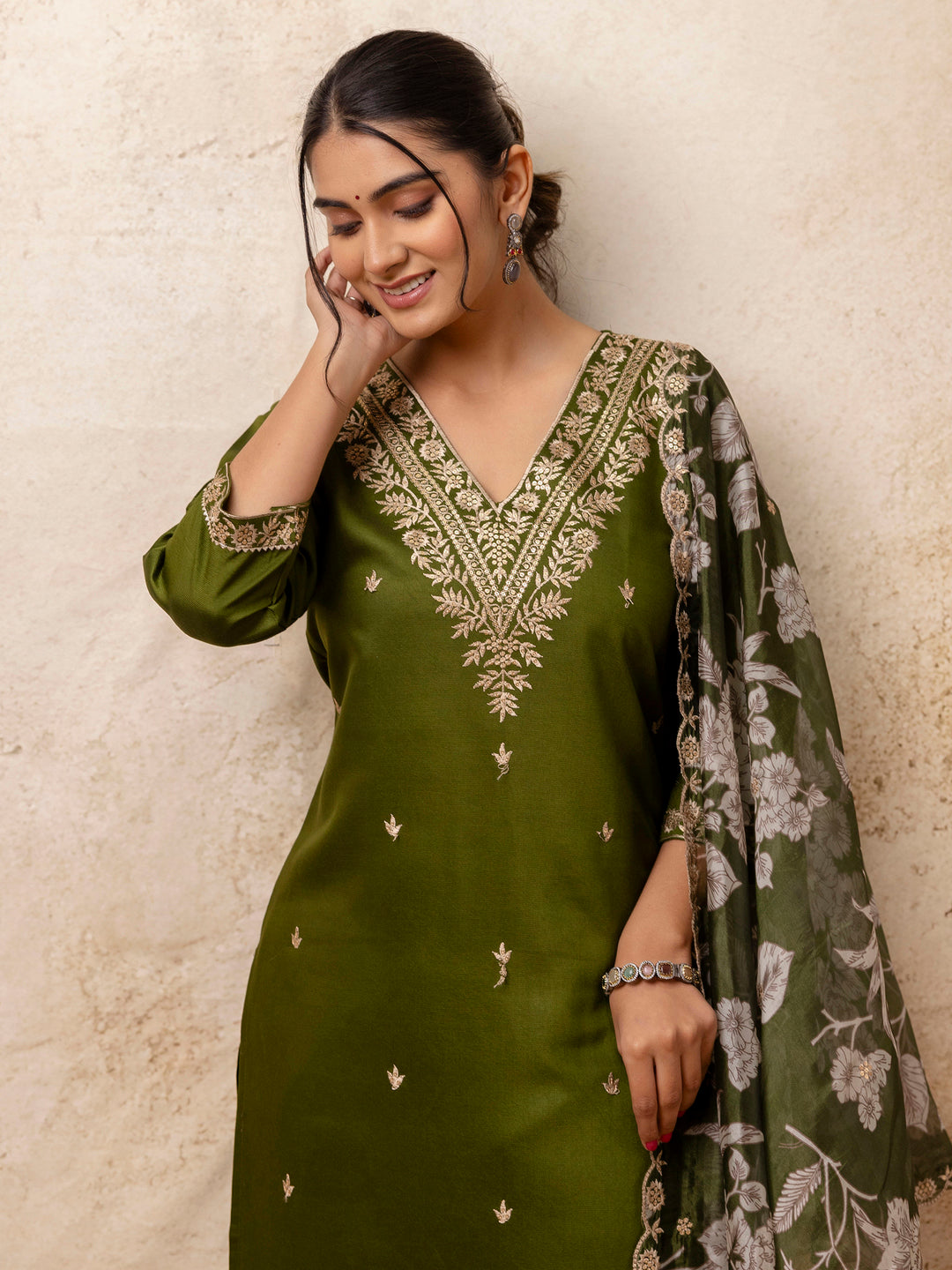 VredeVogel Silk Blend Straight Kurta Set with Printed Organza Dupatta