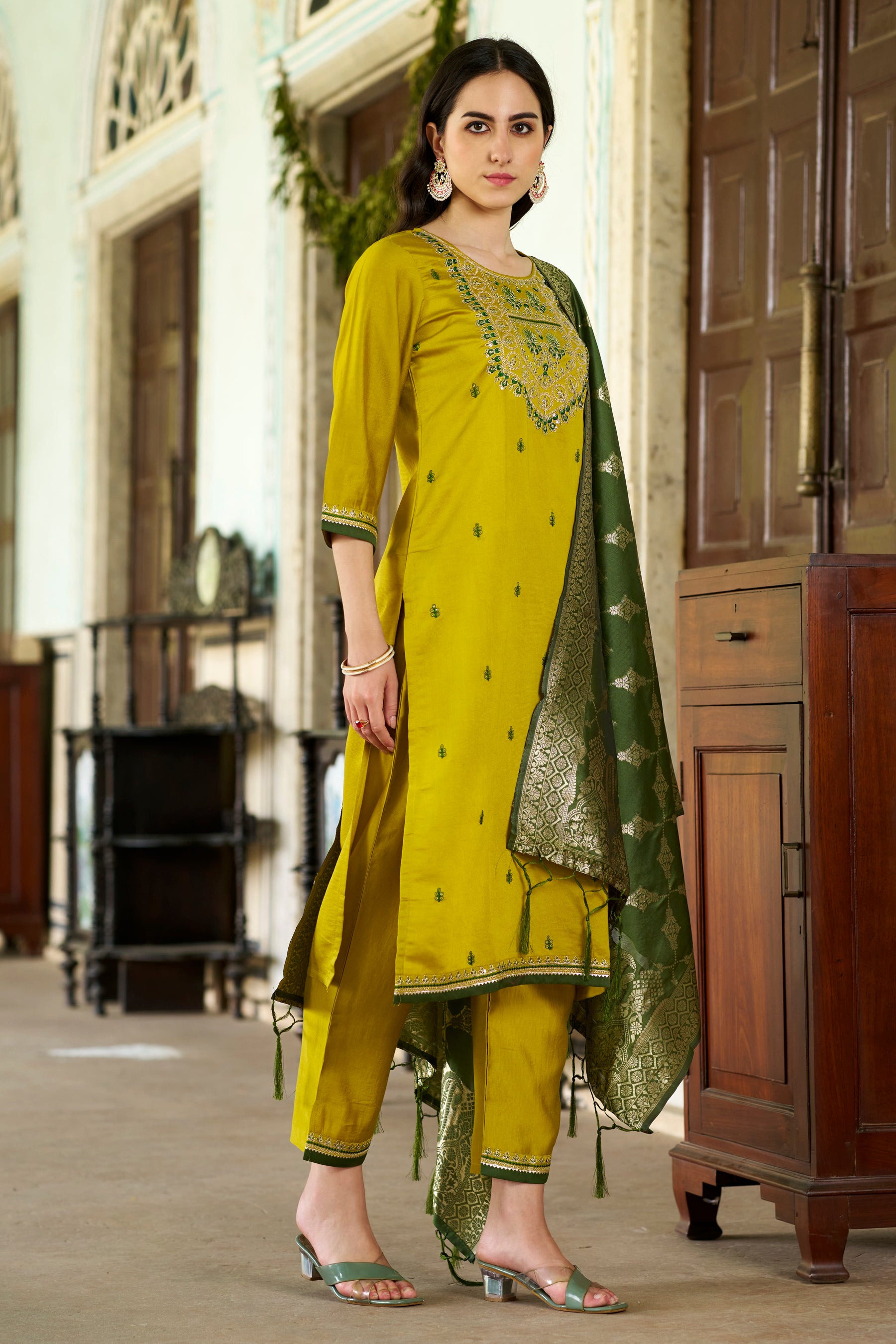 VredeVogel Viscose Rayon Kurta with Pant and Dupatta Set