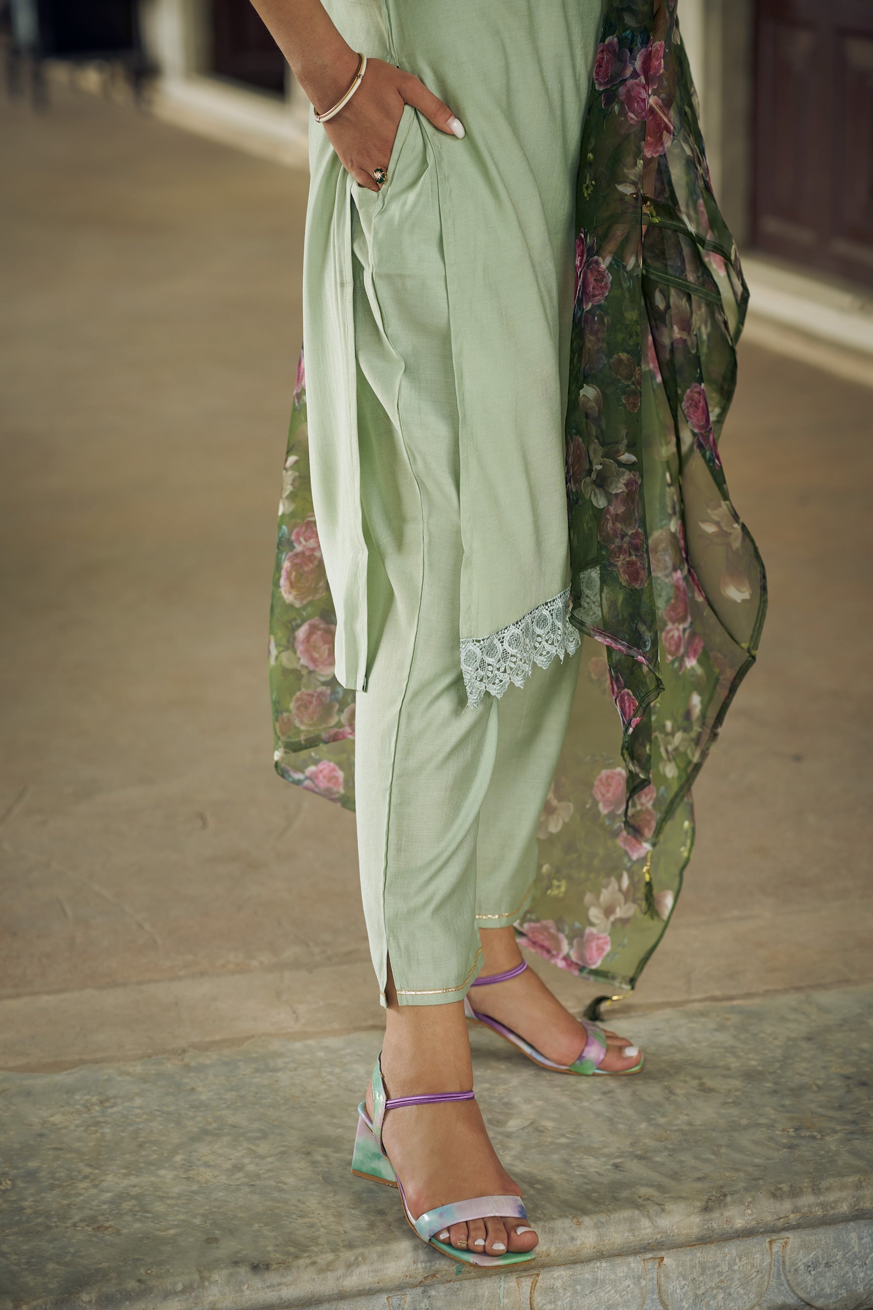 VredeVogel Women Kurta and Pant Sets Viscose Rayon Fabric