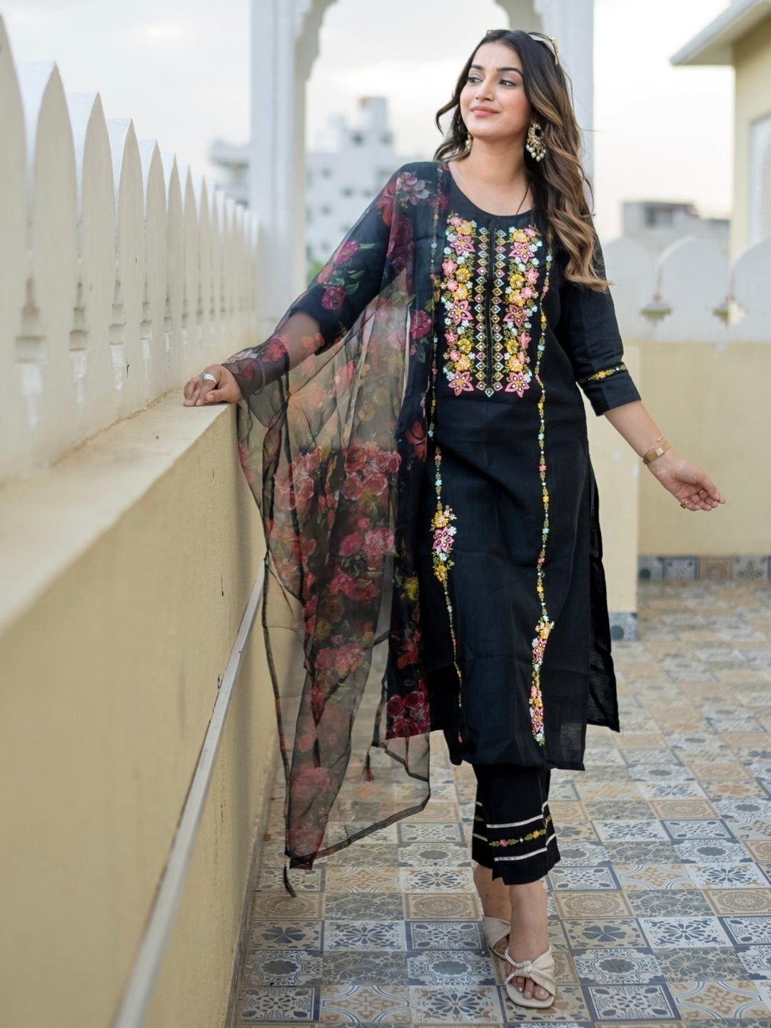 Vrishti Women Kurta and Pant Sets Viscose Rayon Fabric