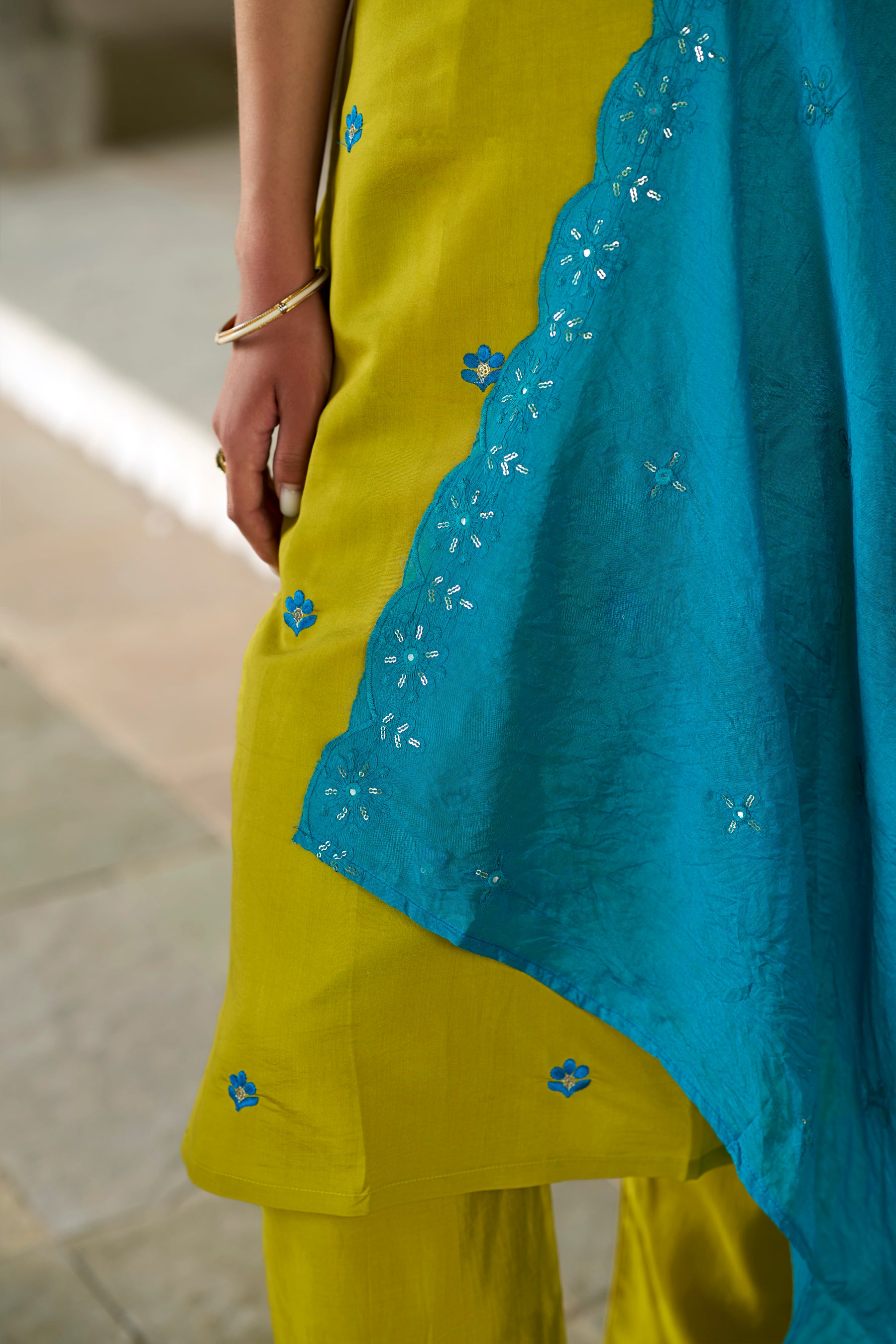 VredeVogel Women Kurta and Pant Sets Silk Blend Fabric