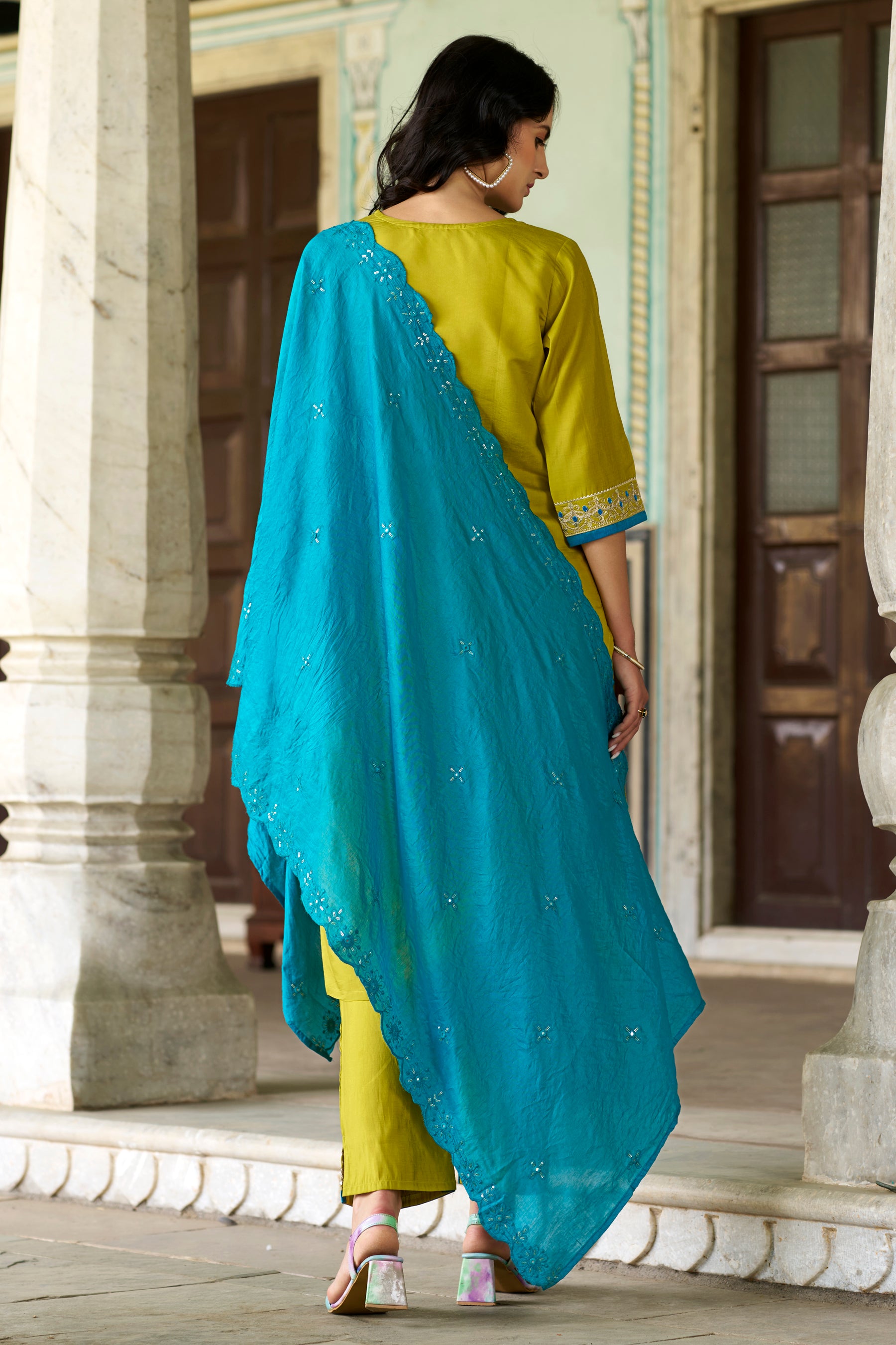 VredeVogel Women Kurta and Pant Sets Silk Blend Fabric