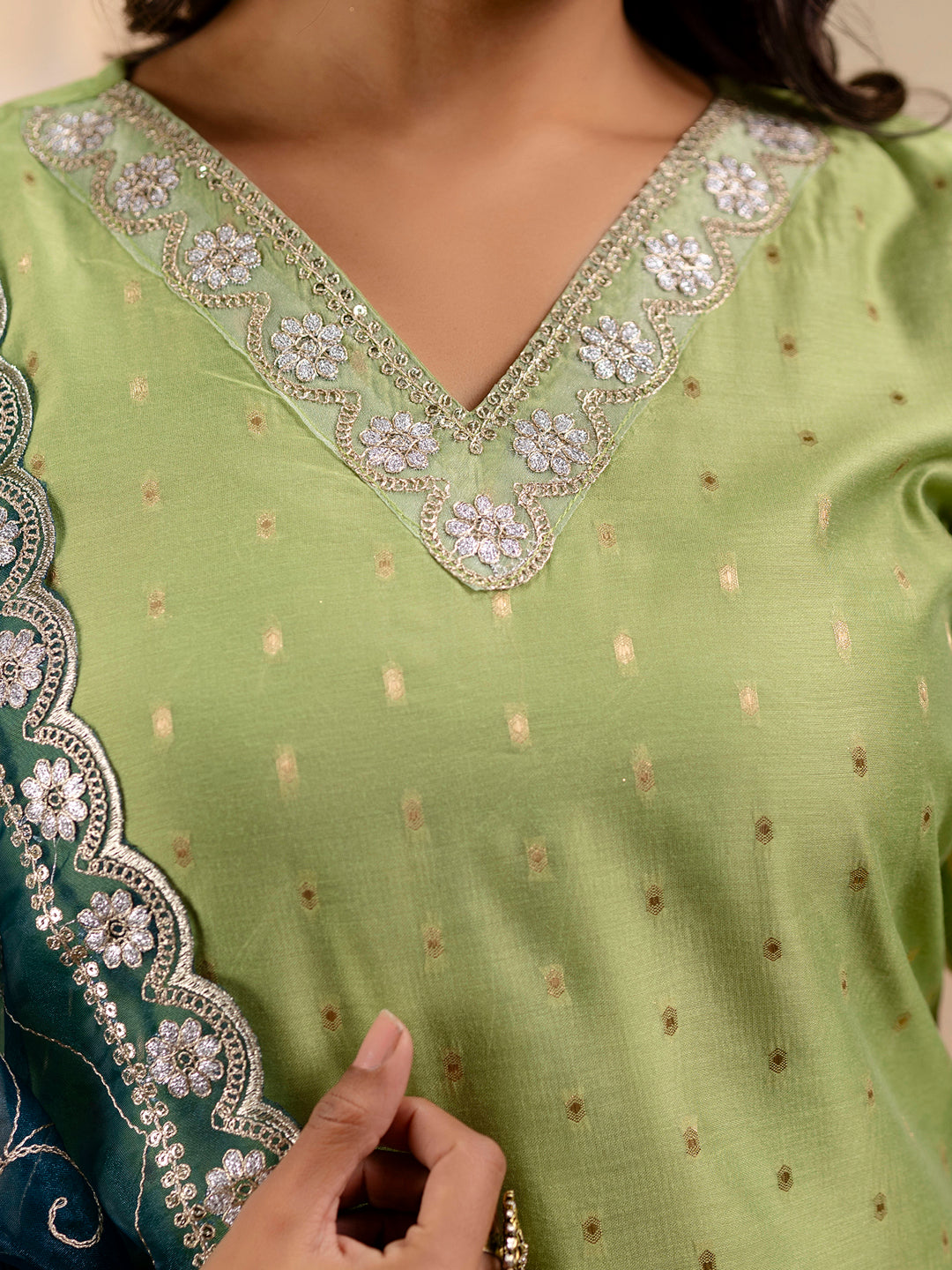VredeVogel Chanderi Silk Blend Kurta Set