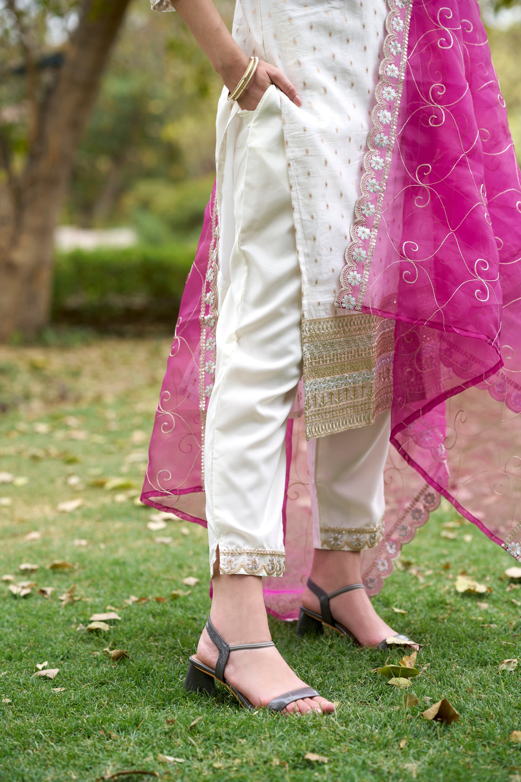 VredeVogel Chanderi Silk Blend Kurta Set